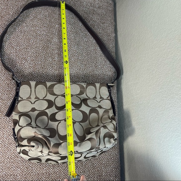 COACH TAN/BROWN HANDBAG WITH STRAP USED SOME WEAR ON BOTTOM OF FABRIC SEE PICS - Picture 13 of 15